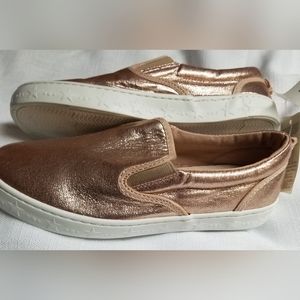 - GAP girls slip on shoes